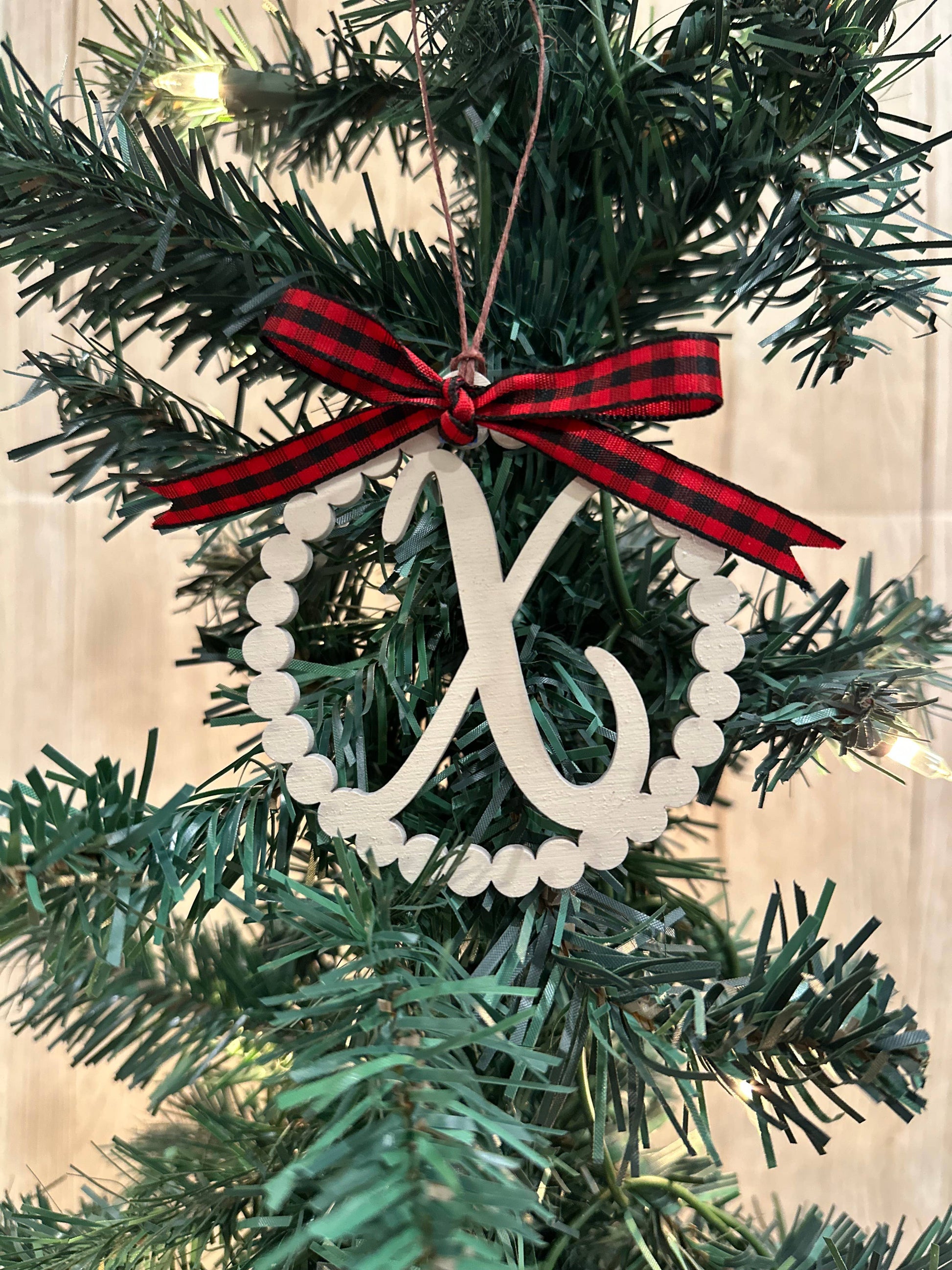 Scalloped Personalized Letter W Ornament- Laser Engraved